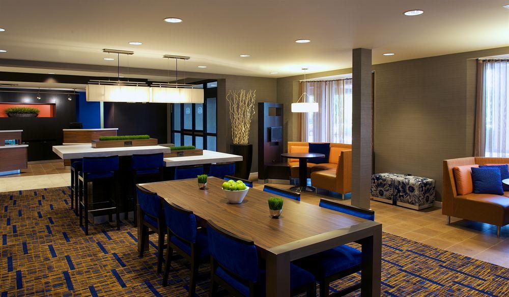 Country Inn & Suites By Radisson, Columbus-Edinburgh Eksteriør bilde