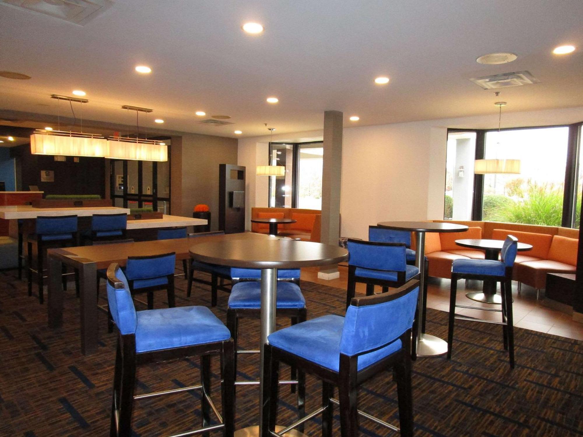 Country Inn & Suites By Radisson, Columbus-Edinburgh Eksteriør bilde