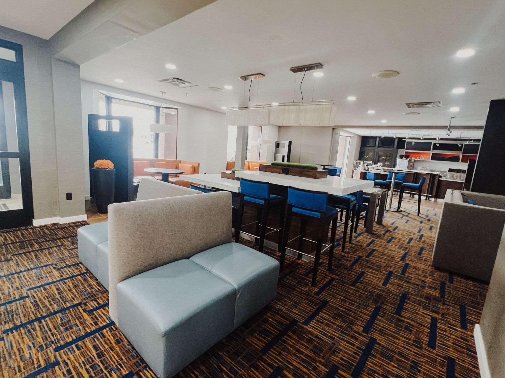 Country Inn & Suites By Radisson, Columbus-Edinburgh Eksteriør bilde