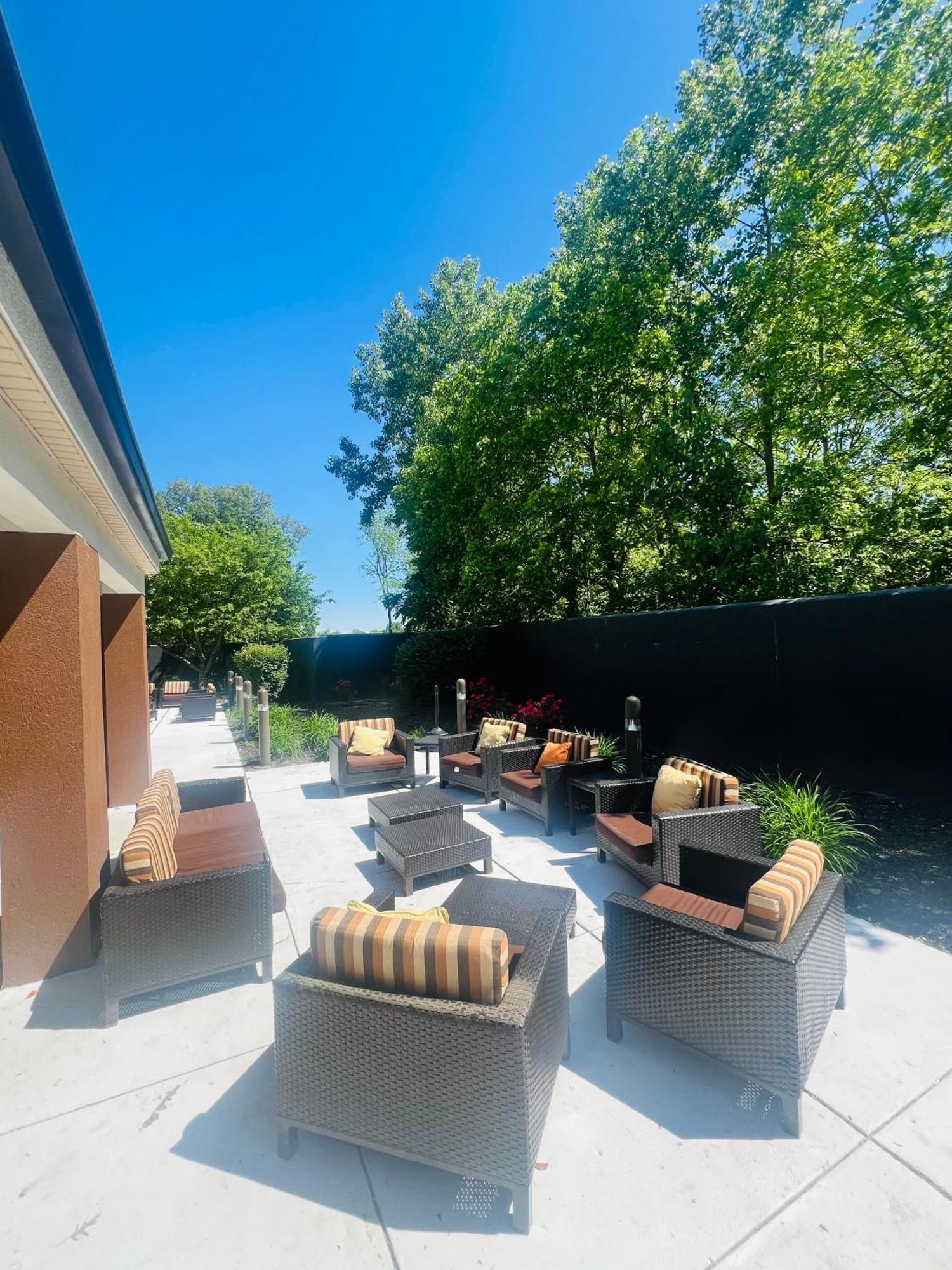 Country Inn & Suites By Radisson, Columbus-Edinburgh Eksteriør bilde