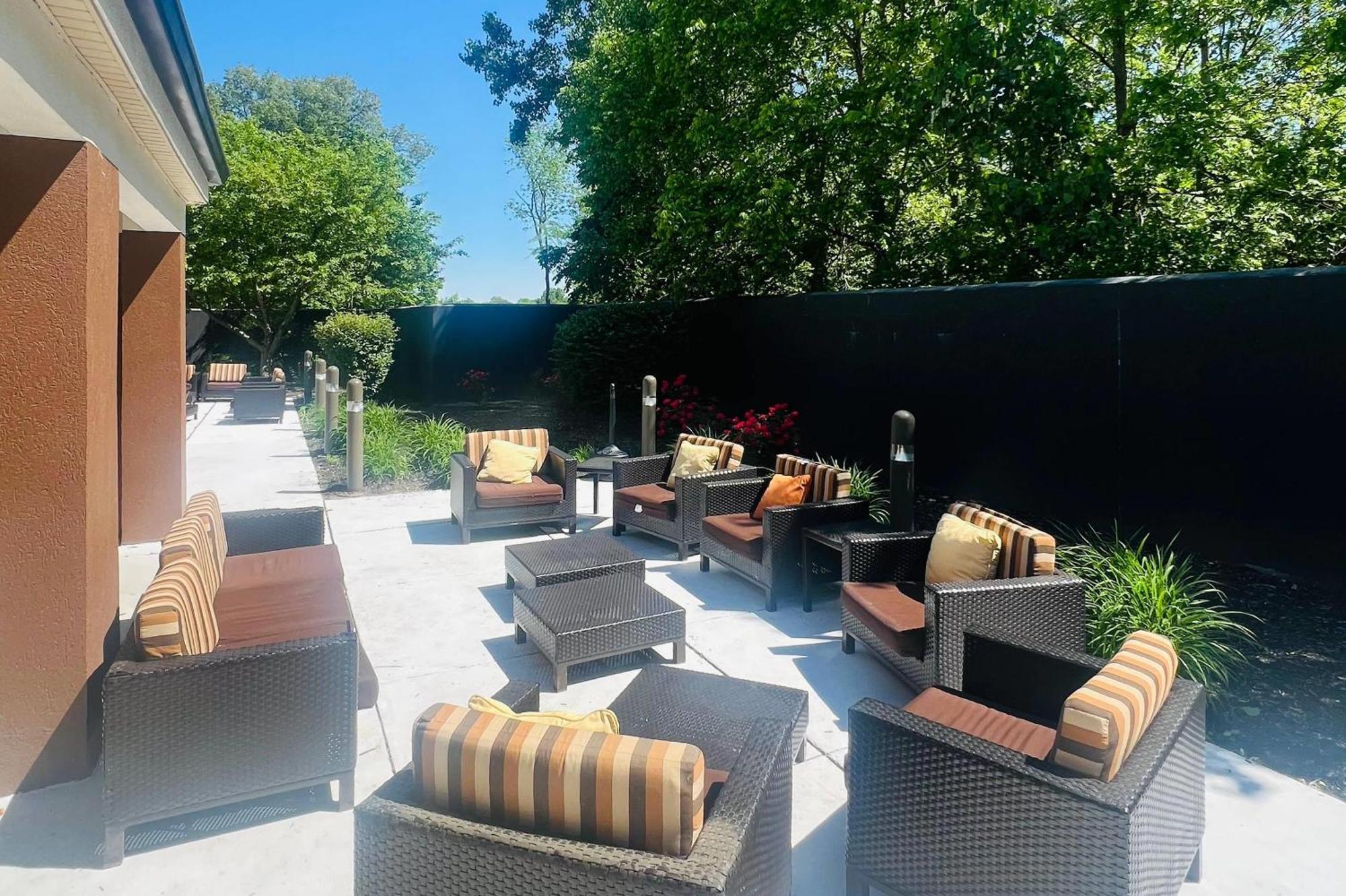 Country Inn & Suites By Radisson, Columbus-Edinburgh Eksteriør bilde
